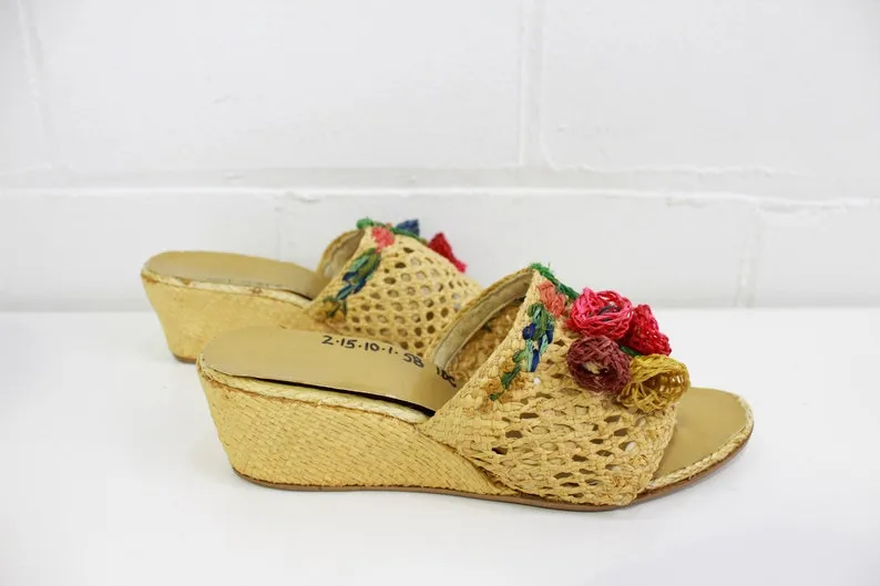 1950s Raffia Sandals with Flowers, Size 7