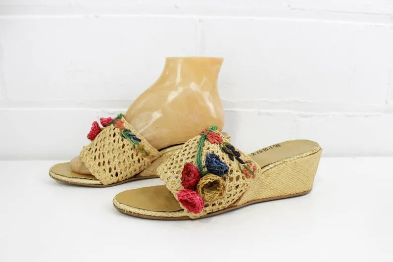 1950s Raffia Sandals with Flowers, Size 7