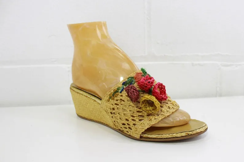 1950s Raffia Sandals with Flowers, Size 7