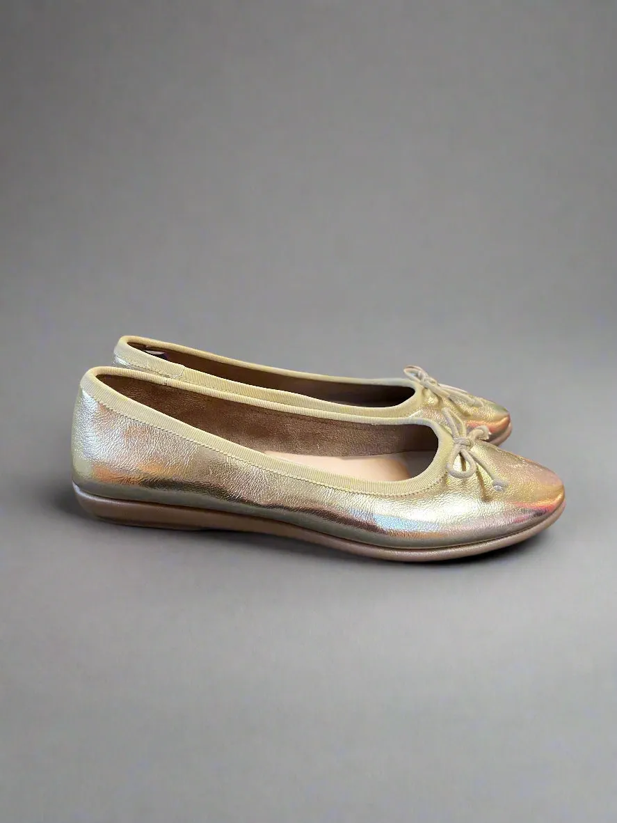 Aerosoles gold Homebet ballet flats, size 8.5, BRAND NEW!