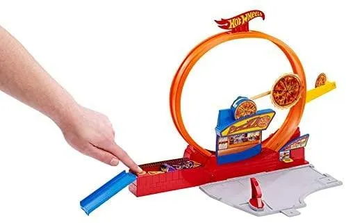 Hot Wheels Mattel Speedy Pizza Set, Includes one Hot Wheels vehicle.