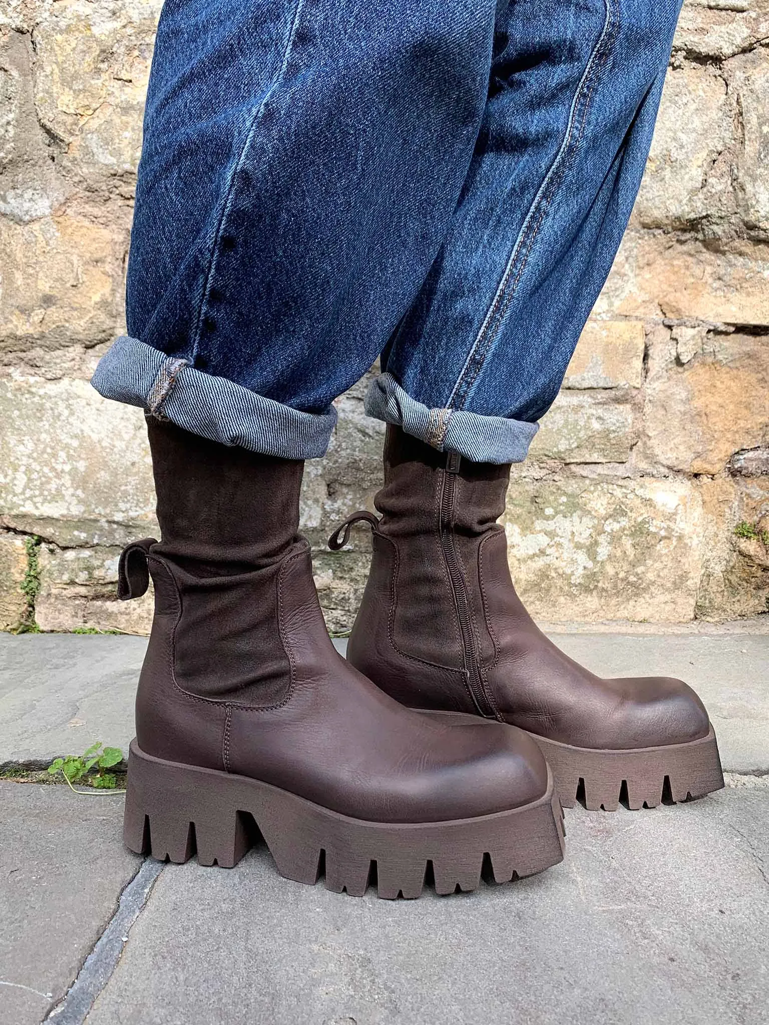 Lofina Chunky Chocolate Stretch Boots