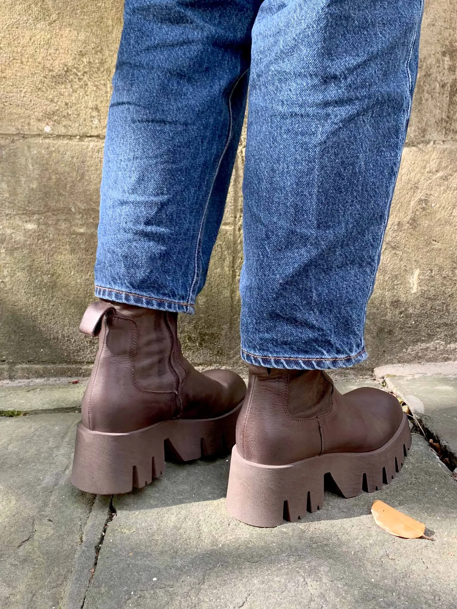 Lofina Chunky Chocolate Stretch Boots