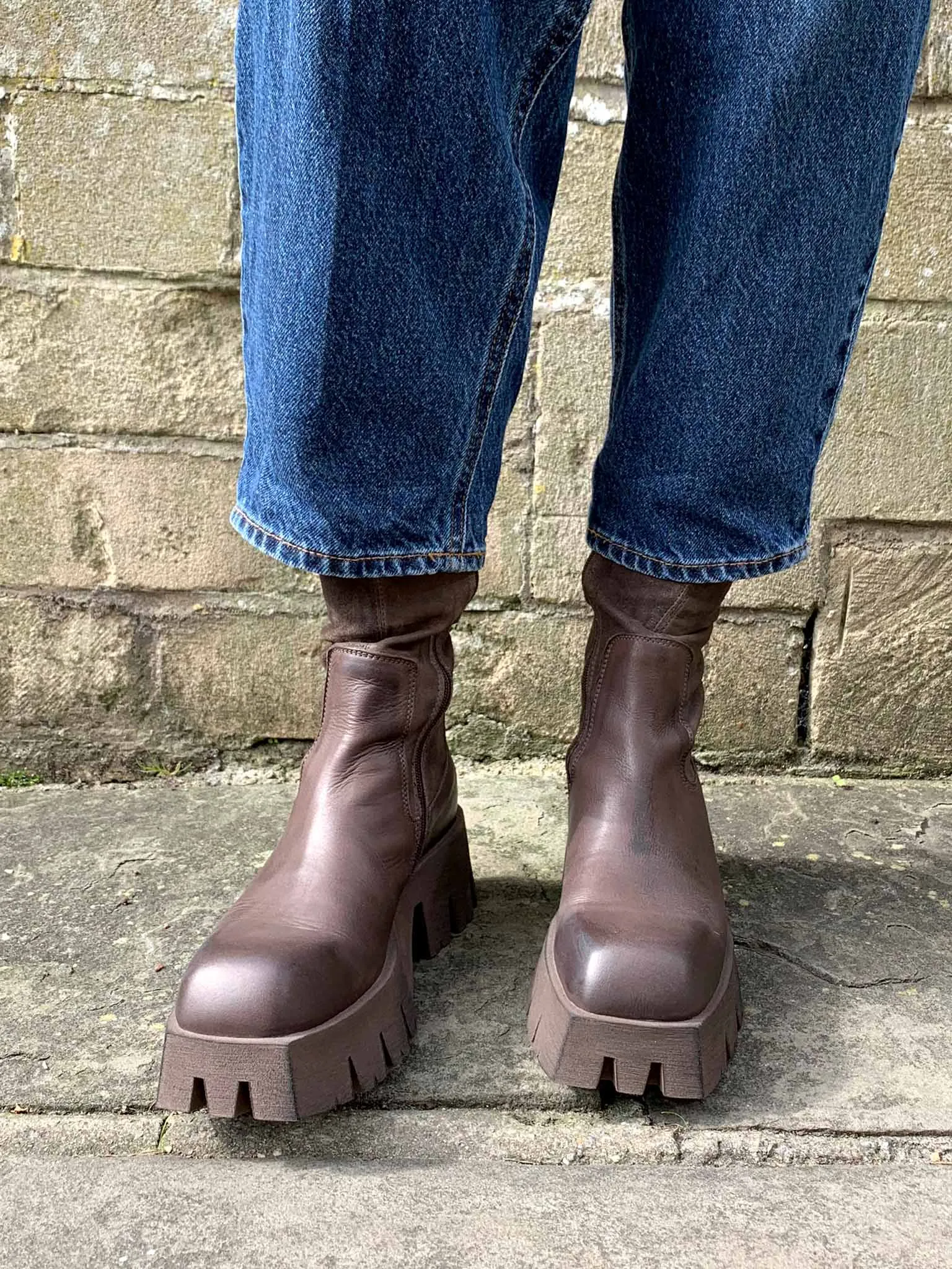 Lofina Chunky Chocolate Stretch Boots