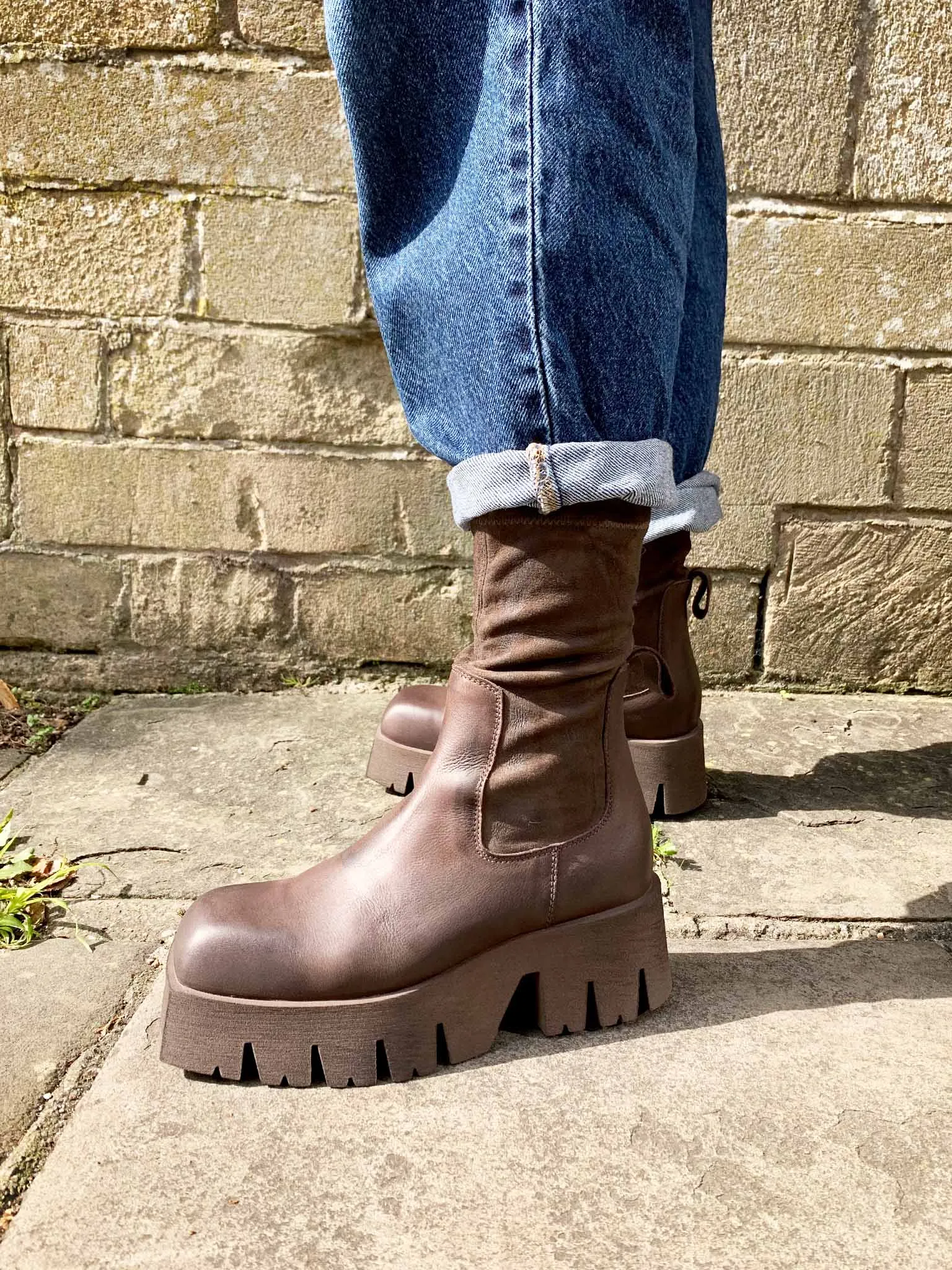 Lofina Chunky Chocolate Stretch Boots