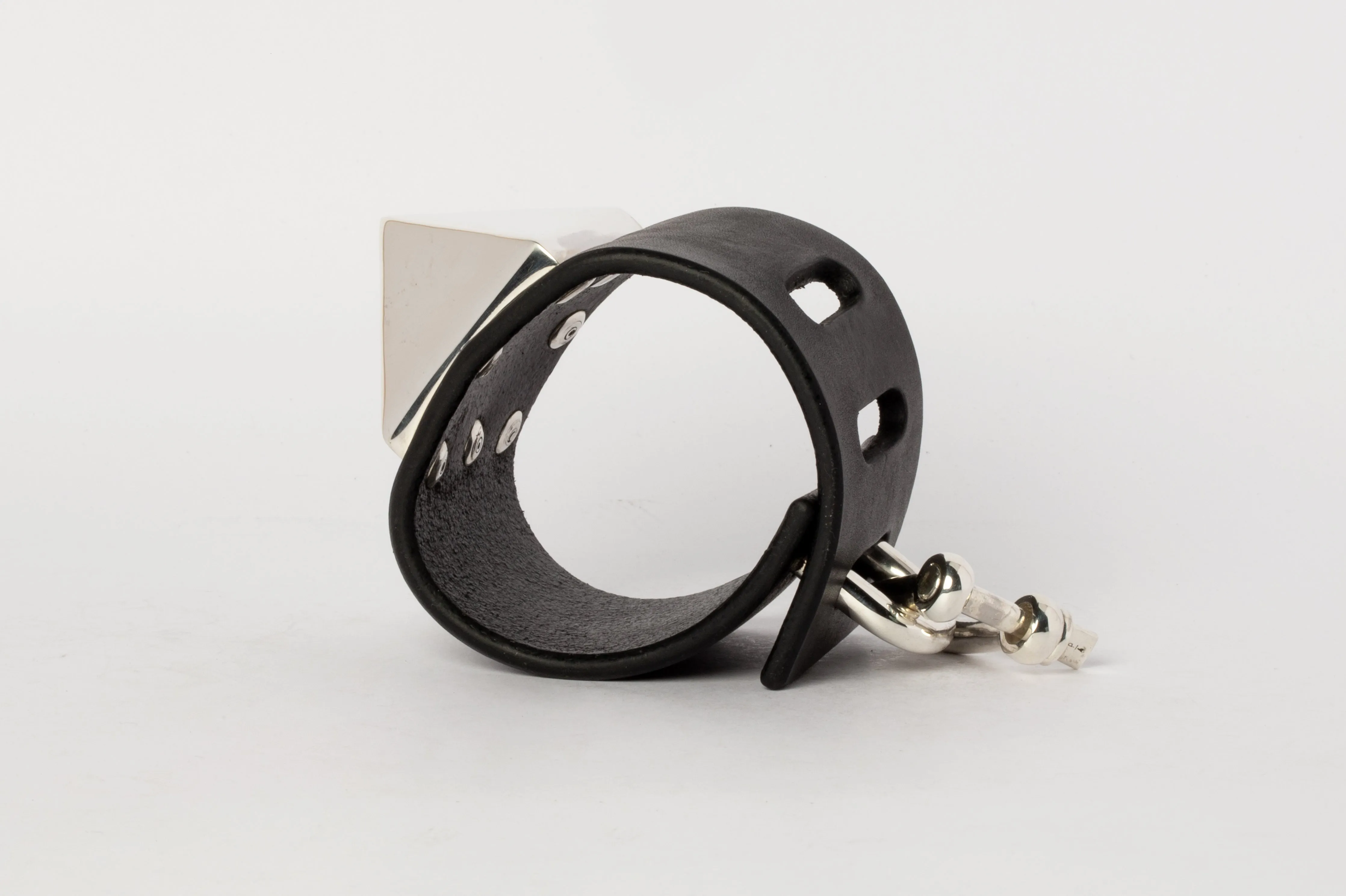 Restraint Charm Bracelet (Mega Pyramid Var., 50mm, BLK PA)