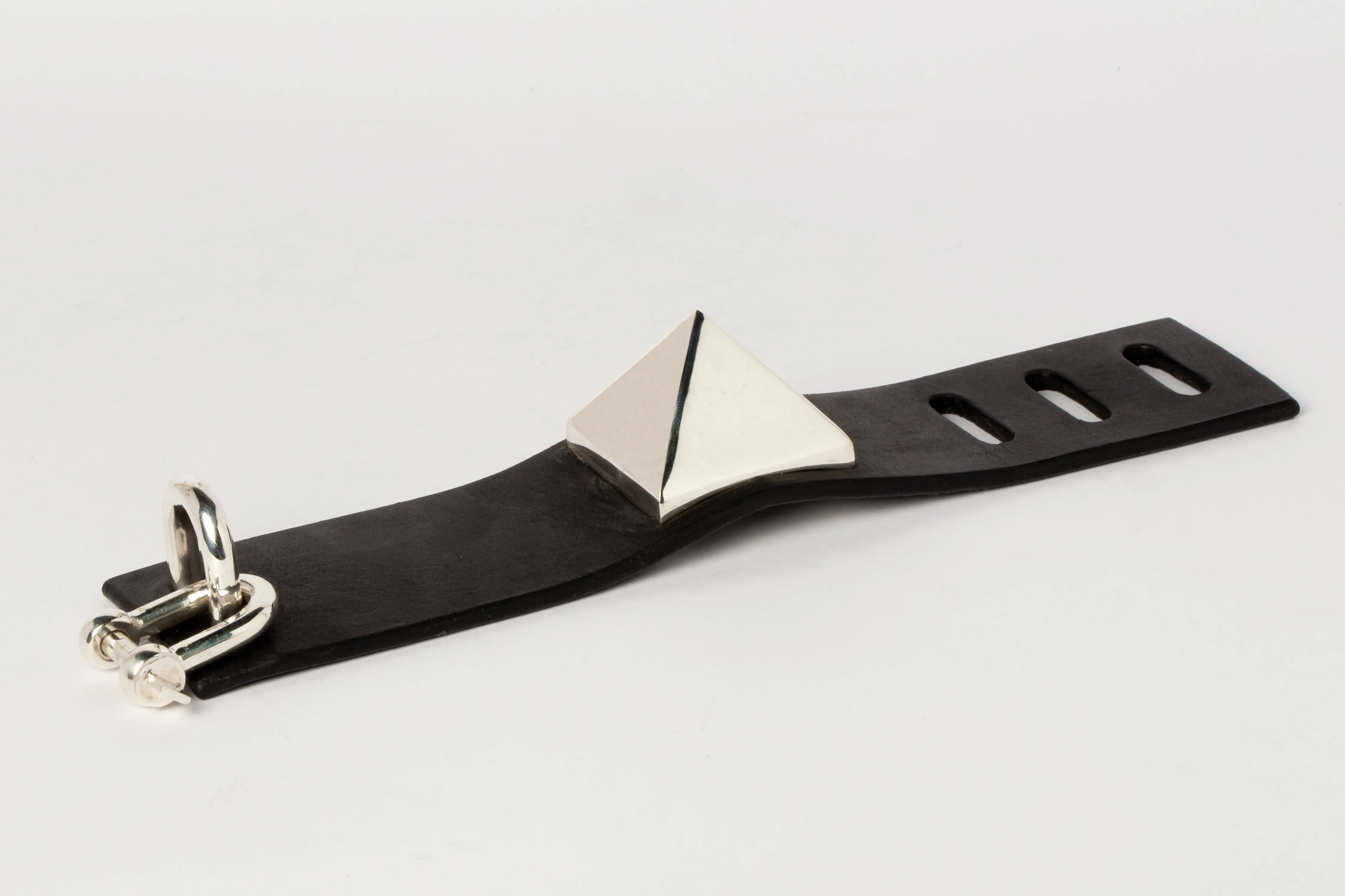 Restraint Charm Bracelet (Mega Pyramid Var., 50mm, BLK PA)