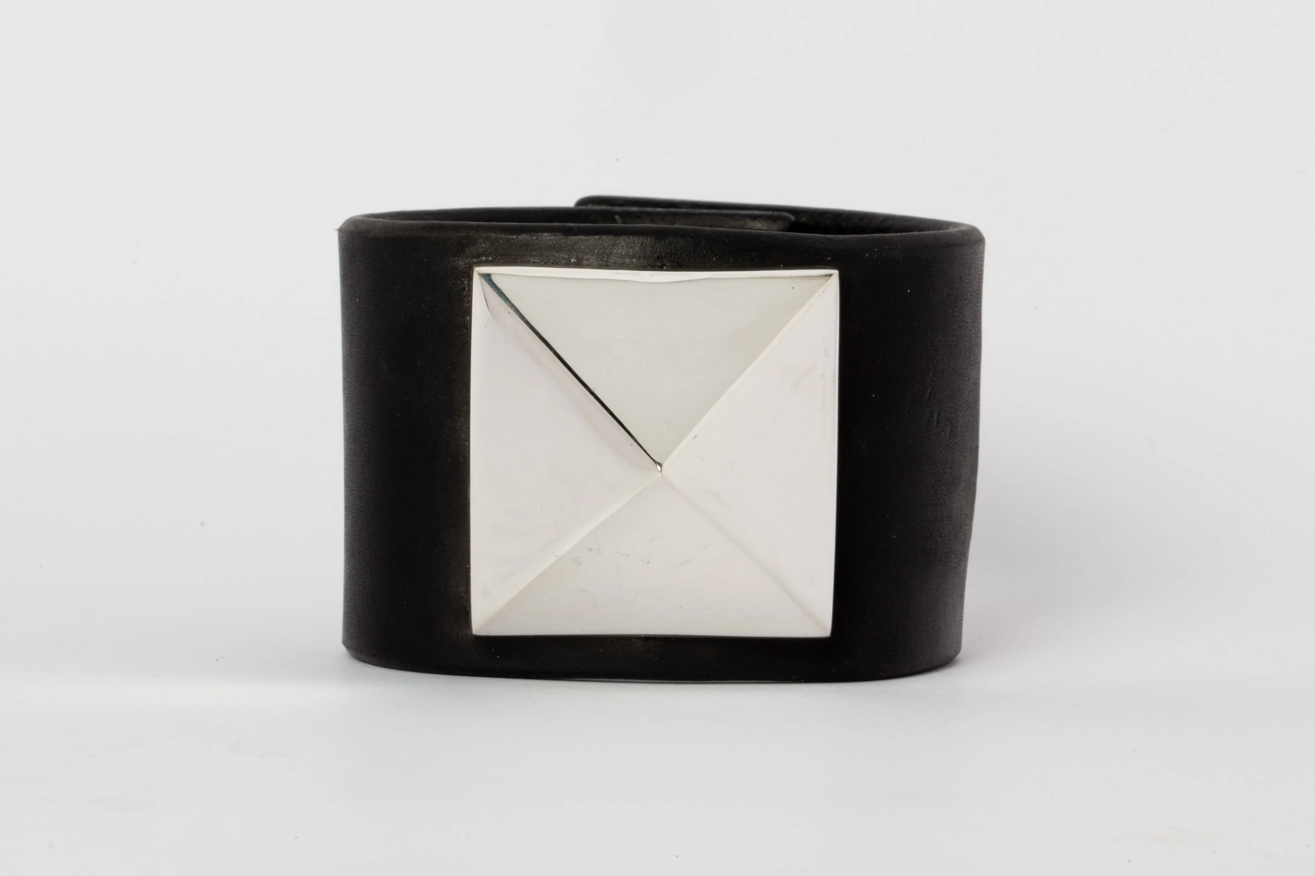 Restraint Charm Bracelet (Mega Pyramid Var., 50mm, BLK PA)