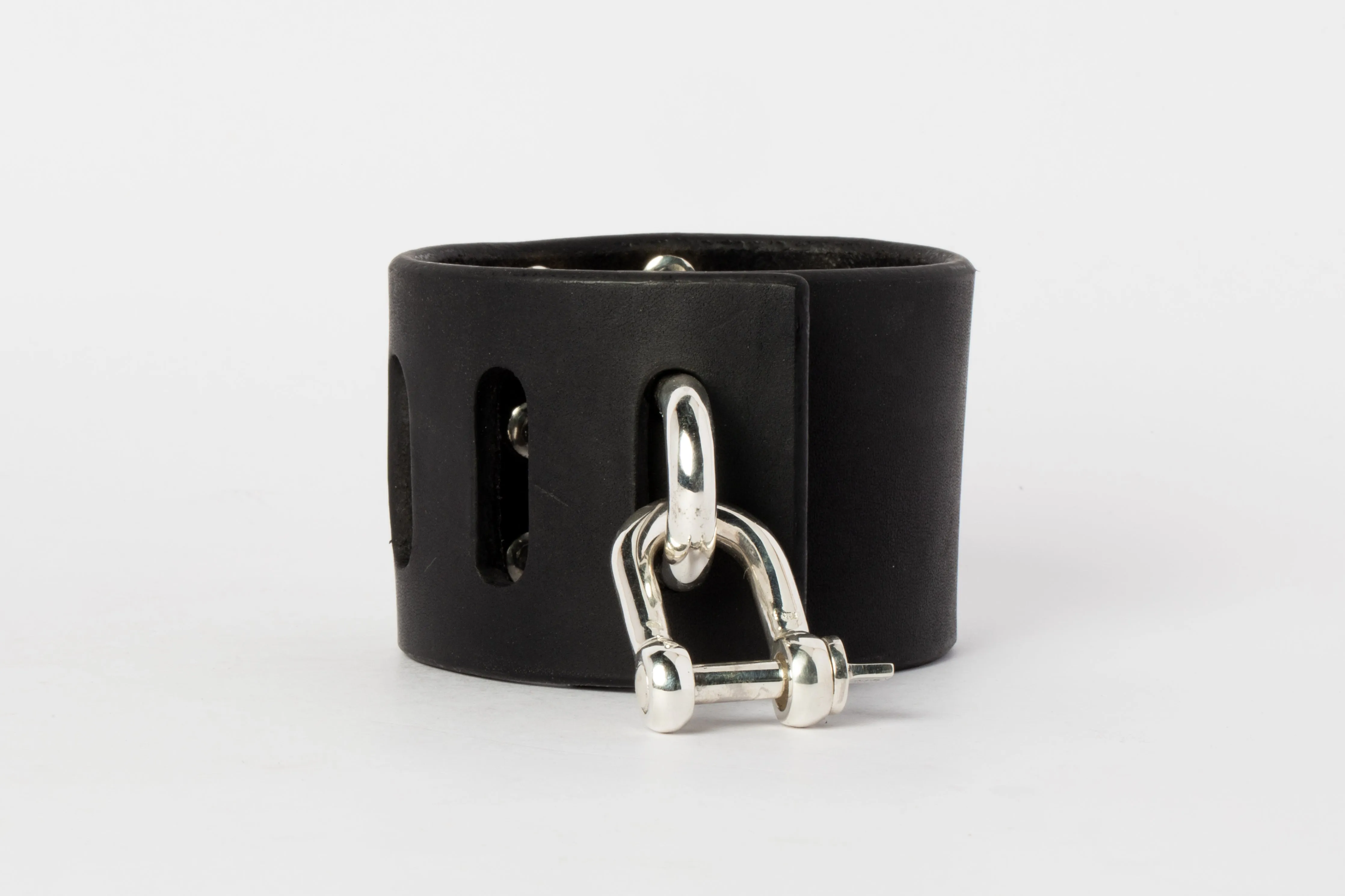 Restraint Charm Bracelet (Mega Pyramid Var., 50mm, BLK PA)